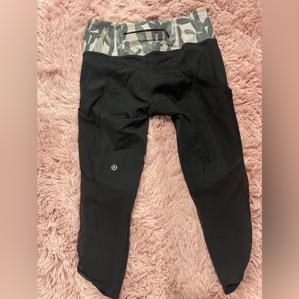 Lululemon Water: Sea-Me Run Crop Black Prickly Pear Cactus mesh leggings, size4